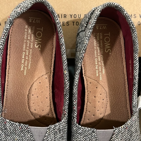 Slightly worn TOMS - Picture 2 of 9
